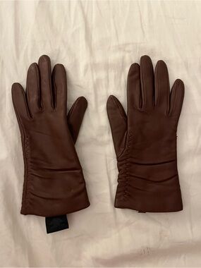 Brown Leather Gloves - Classic Winter Accessory